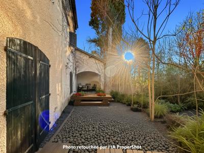 Maison - 240 m² - 7 pièces