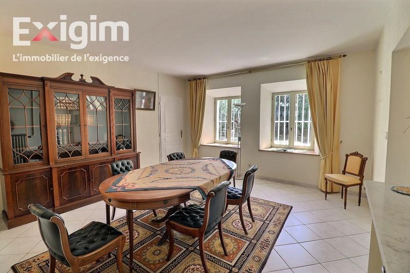 Maison - 330 m² - 9 pièces