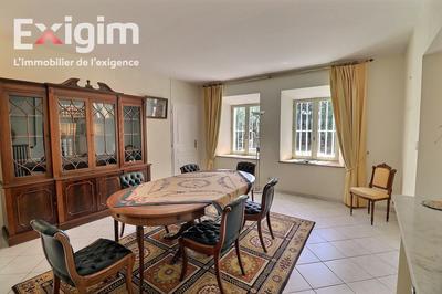 Maison - 330 m² - 9 pièces