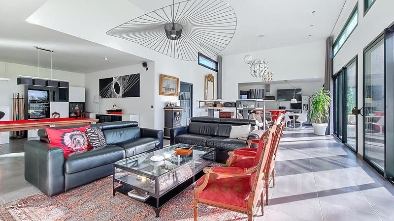 Pavillon - 281 m² - 8 pièces