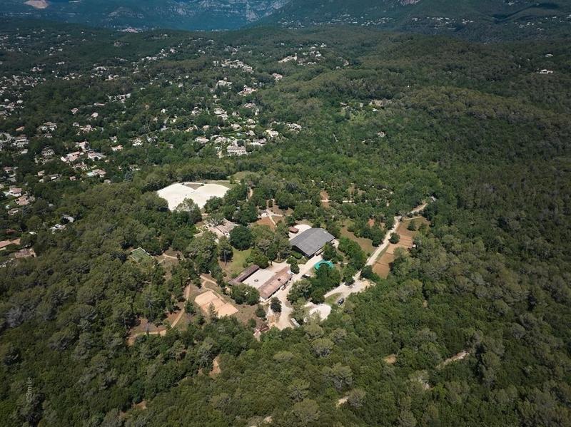 Maison - 700 m² - 12 pièces