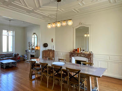 Maison - 256 m² - 9 pièces