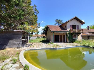 Maison - 200 m² - 7 pièces