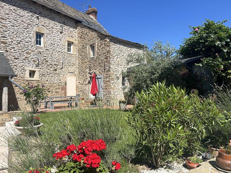 Maison - 644 m² - 16 pièces