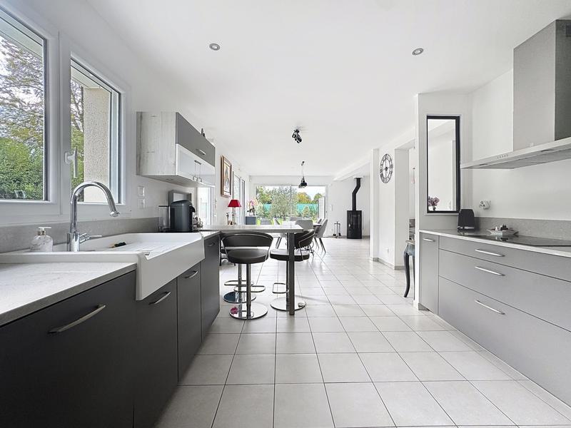 Maison - 180 m² - 7 pièces