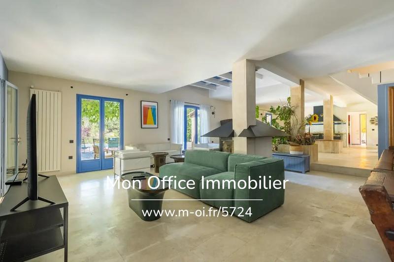 Propriété - 270 m² - 10 pièces