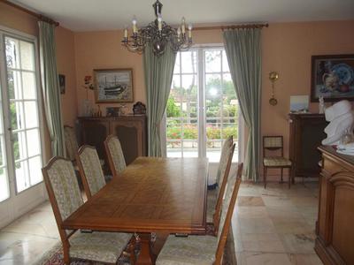 Maison - 273 m² - 12 pièces