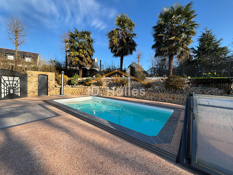 Maison - 245 m² - 10 pièces