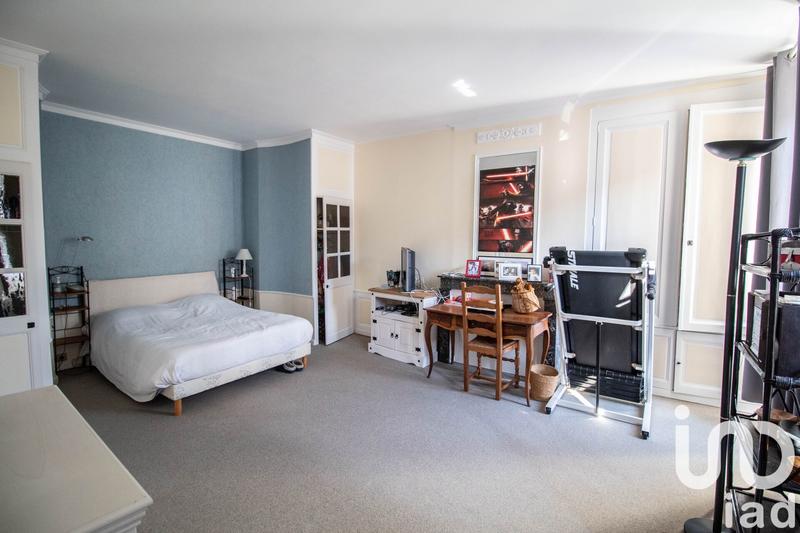 Maison - 285 m² - 9 pièces