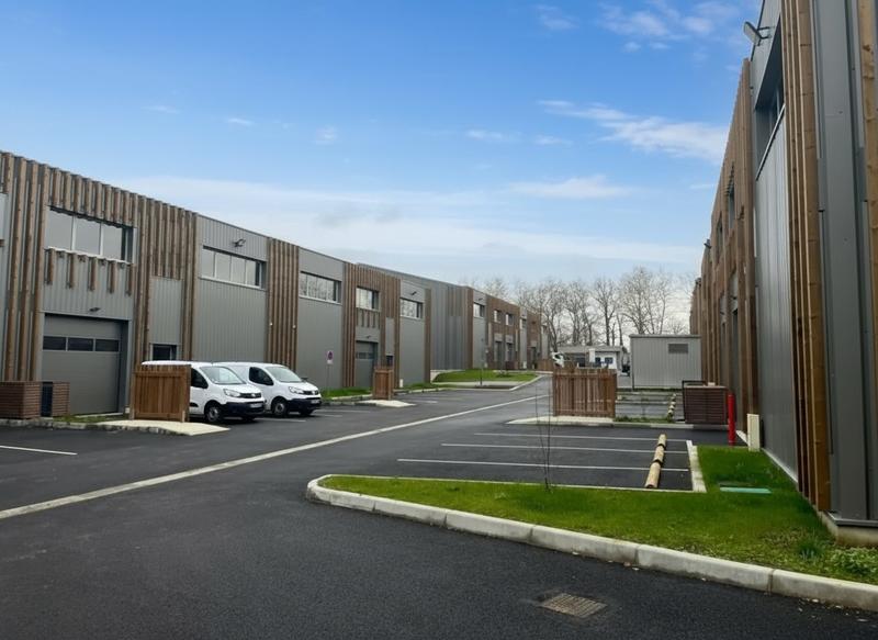 Local commercial - 1 323 m²