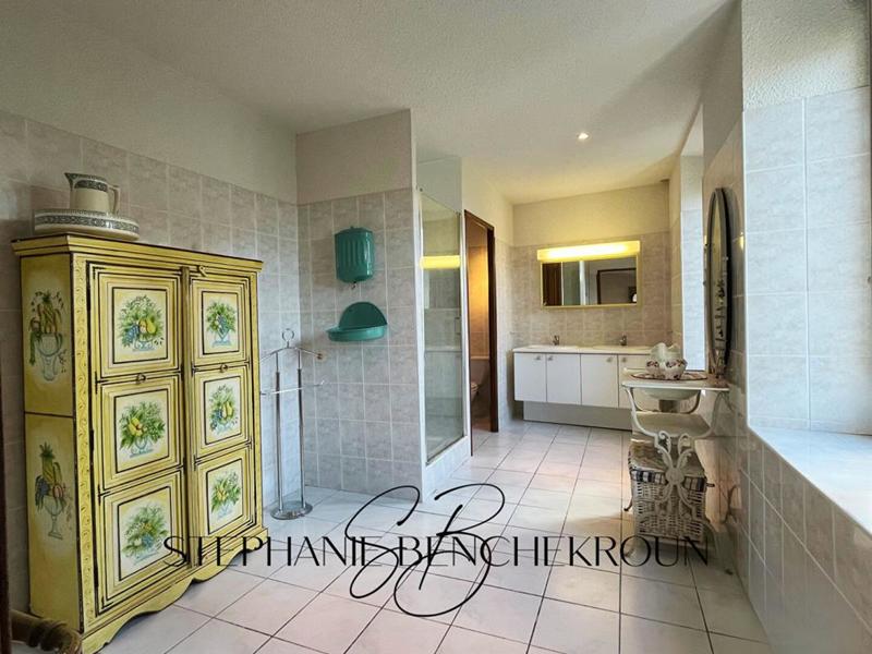 Maison - 180 m² - 5 pièces