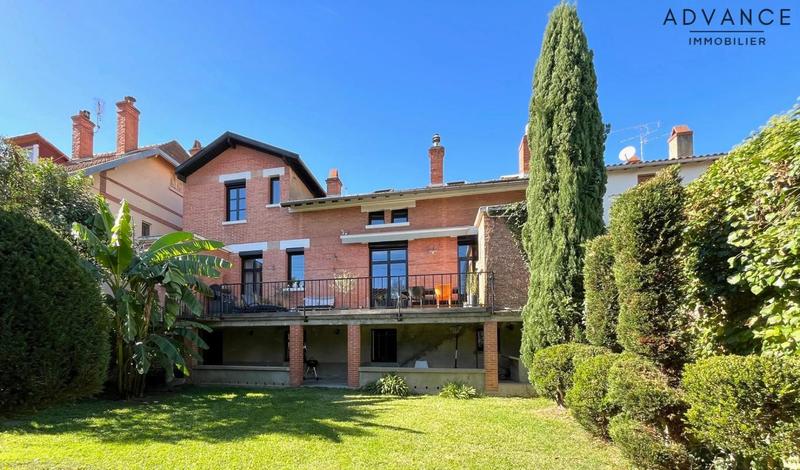 Maison - 315 m² - 12 pièces