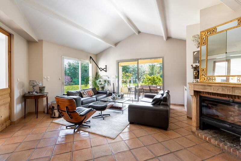 Maison - 290 m² - 9 pièces