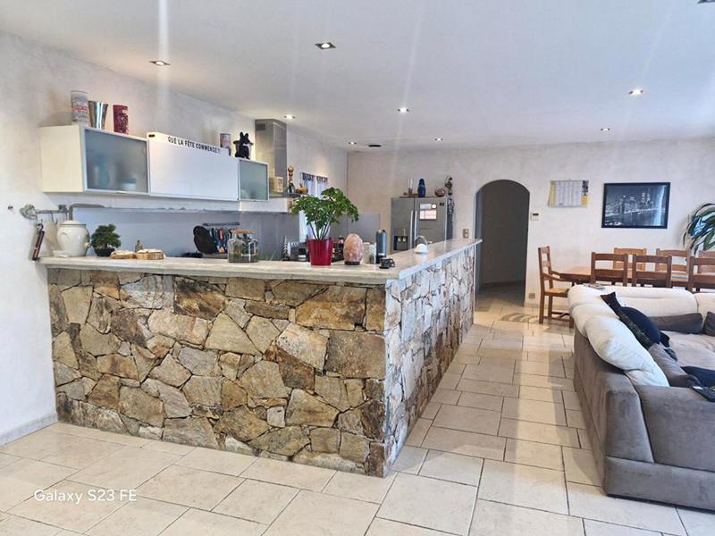 Maison - 190 m² - 7 pièces