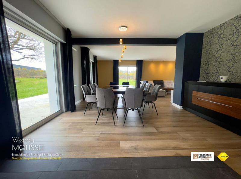 Maison - 285 m² - 8 pièces