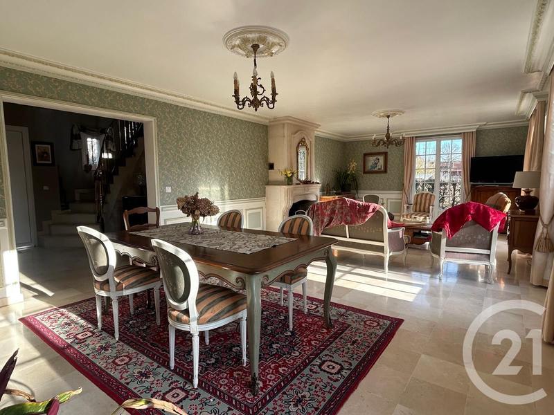 Maison - 182 m² - 8 pièces