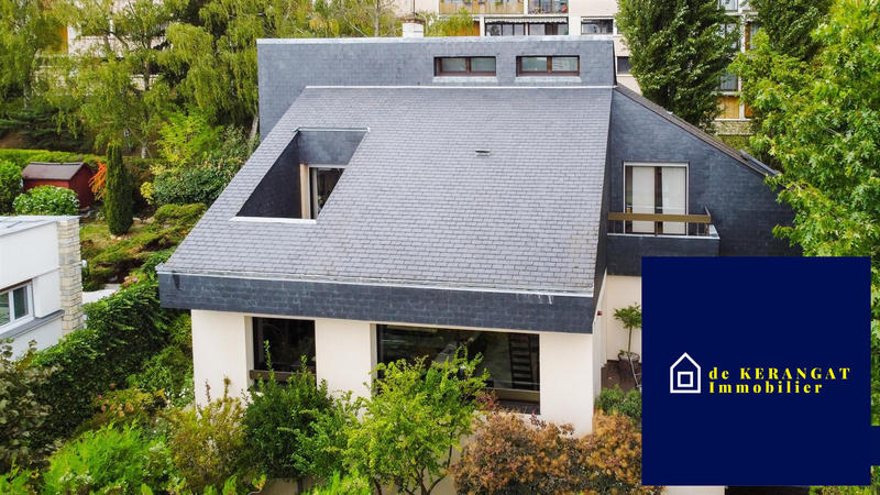 Maison - 239 m² - 10 pièces