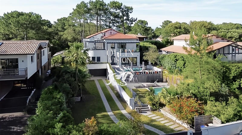 Villa - 550 m² - 10 pièces