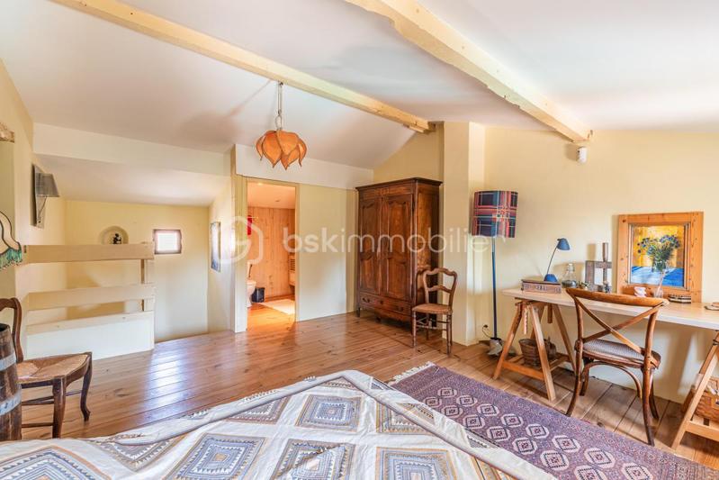 Maison - 218 m² - 6 pièces