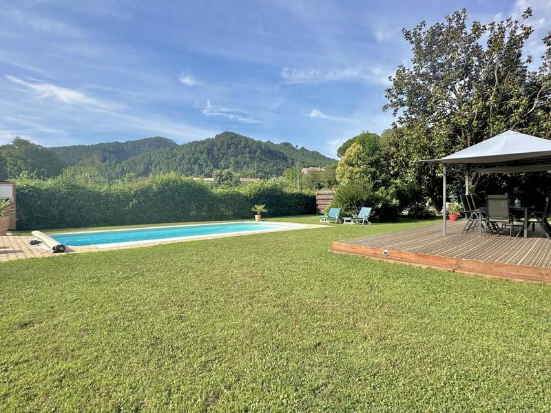 Maison - 220 m² - 7 pièces