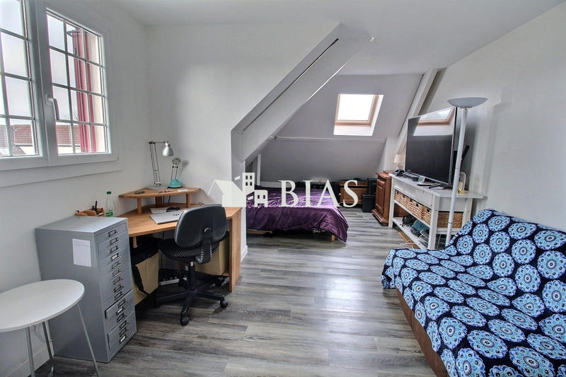 Maison - 230 m² - 7 pièces