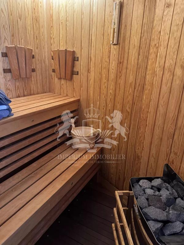 Maison - 255 m² - 10 pièces