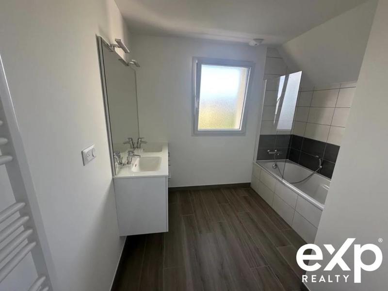 Maison - 96 m² - 5 pièces