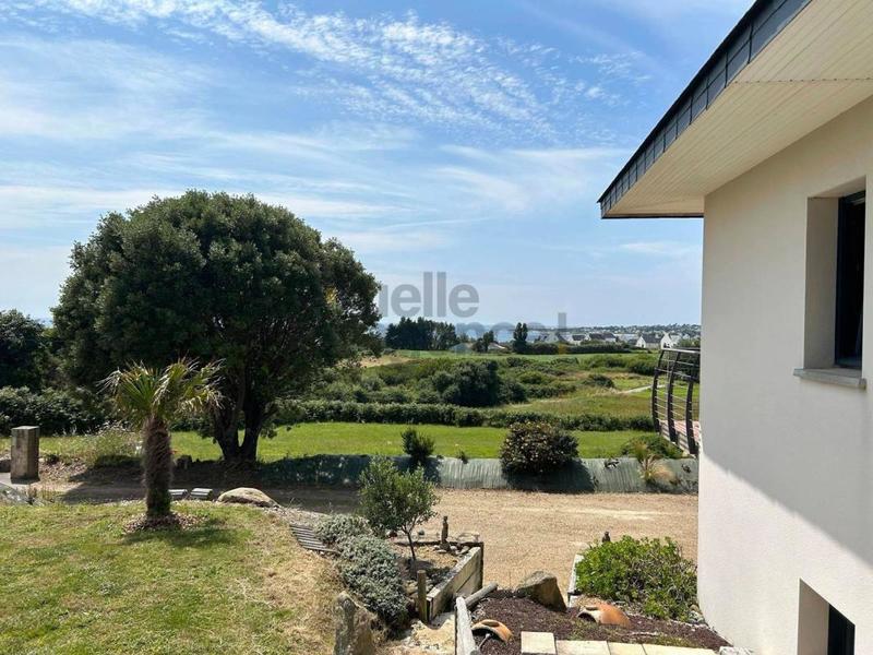 Maison - 216 m² - 9 pièces