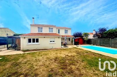 Maison - 225 m² - 8 pièces