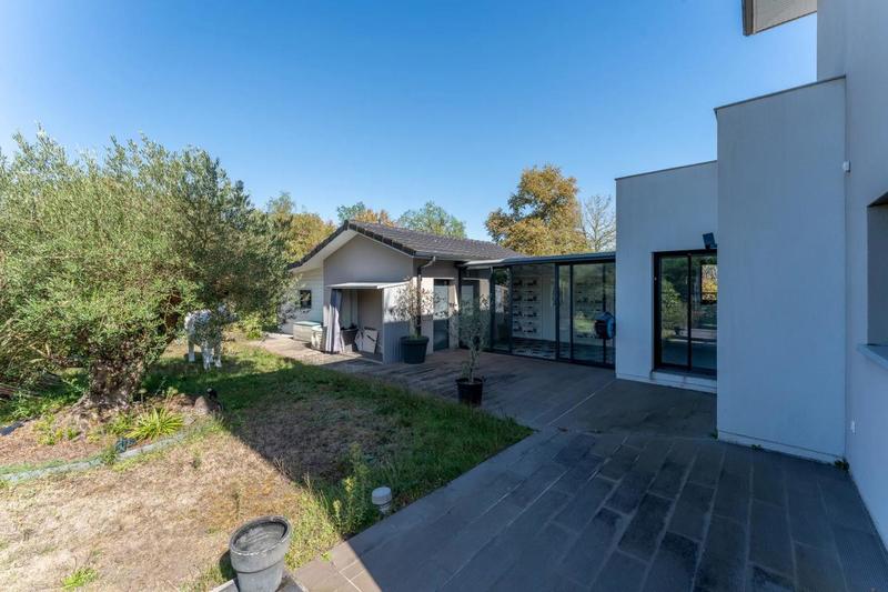 Maison - 180 m² - 7 pièces