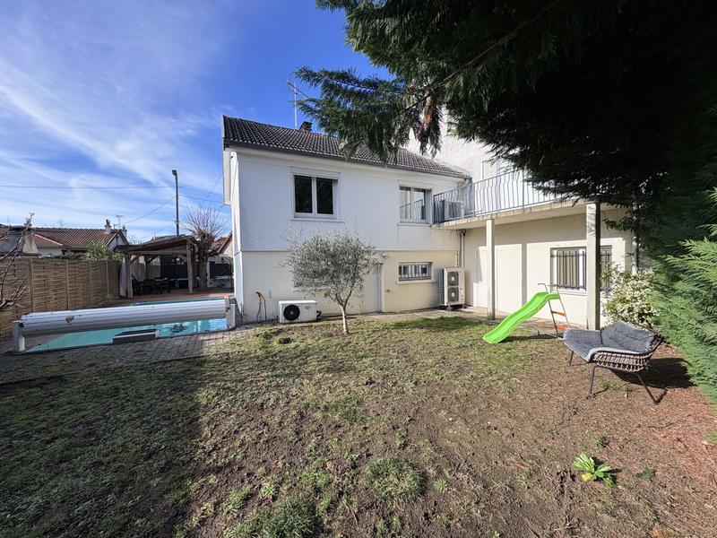 Maison - 122 m² - 8 pièces