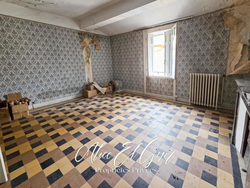 Immeuble - 90 m² - 5 pièces