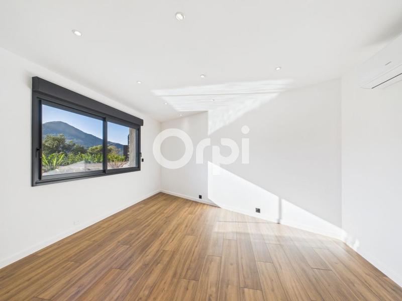 Maison - 186 m² - 6 pièces