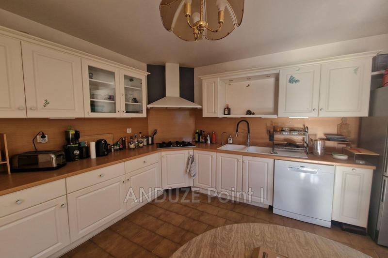 Maison - 275 m² - 9 pièces