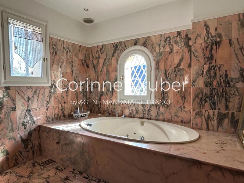 Maison - 180 m² - 6 pièces