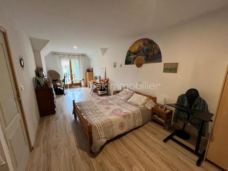 Maison - 205 m² - 9 pièces