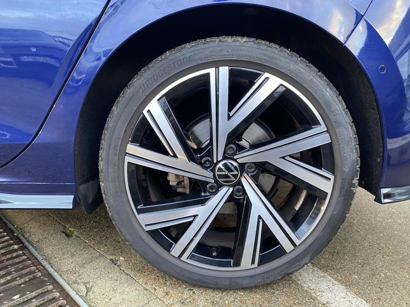 Volkswagen Golf 8 1.2 Etsi 150 Cv Dsg7 R-Line