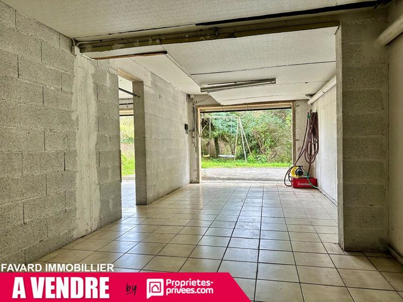 Maison - 238 m² - 9 pièces