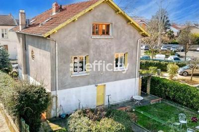 Maison - 208 m² - 11 pièces