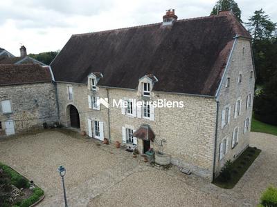 Propriété - 285 m² - 10 pièces