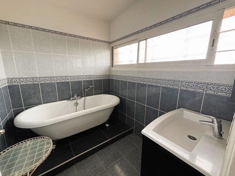 Maison - 254 m² - 6 pièces