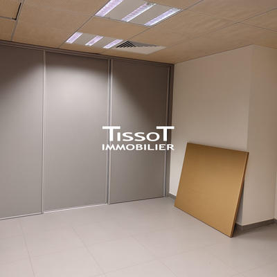 Local commercial - 164 m² - 4 pièces