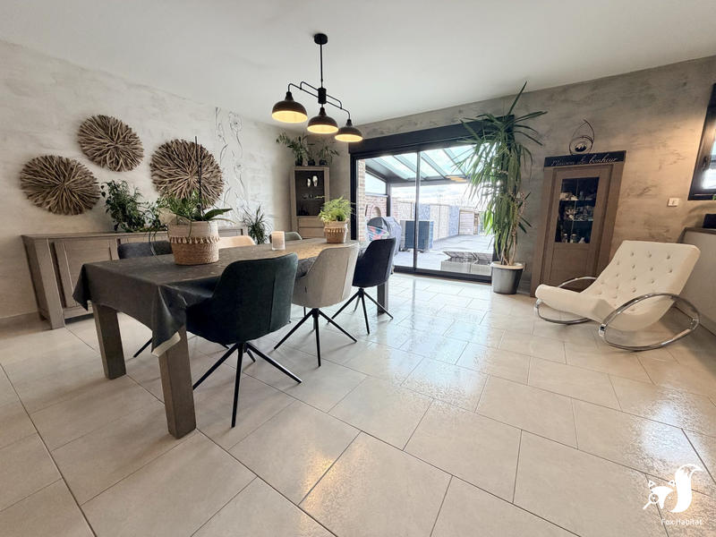 Maison - 214 m² - 6 pièces