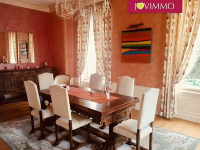 Maison - 285 m² - 9 pièces