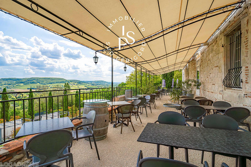 Maison - 666 m² - 20 pièces