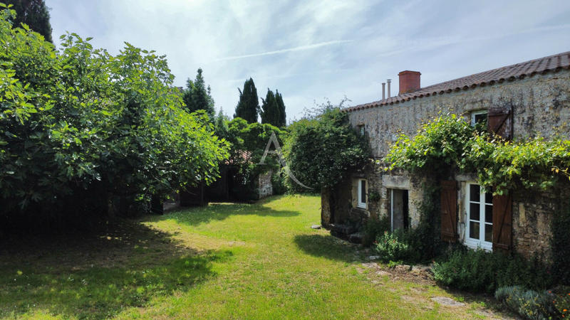 Maison - 298 m² - 7 pièces