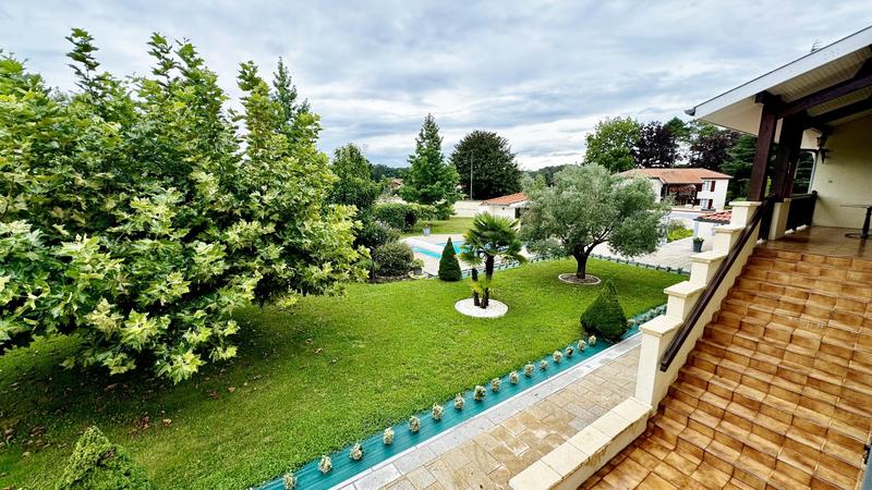 Maison - 348 m² - 11 pièces