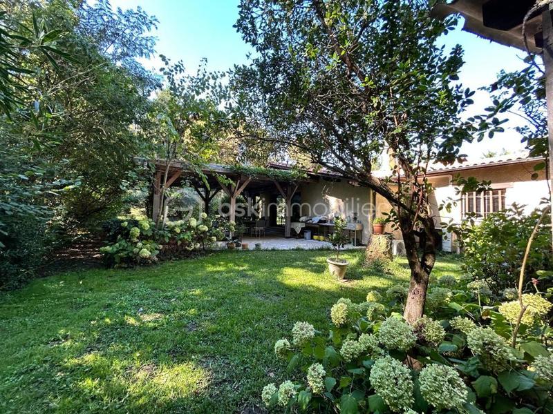 Maison - 208 m² - 6 pièces