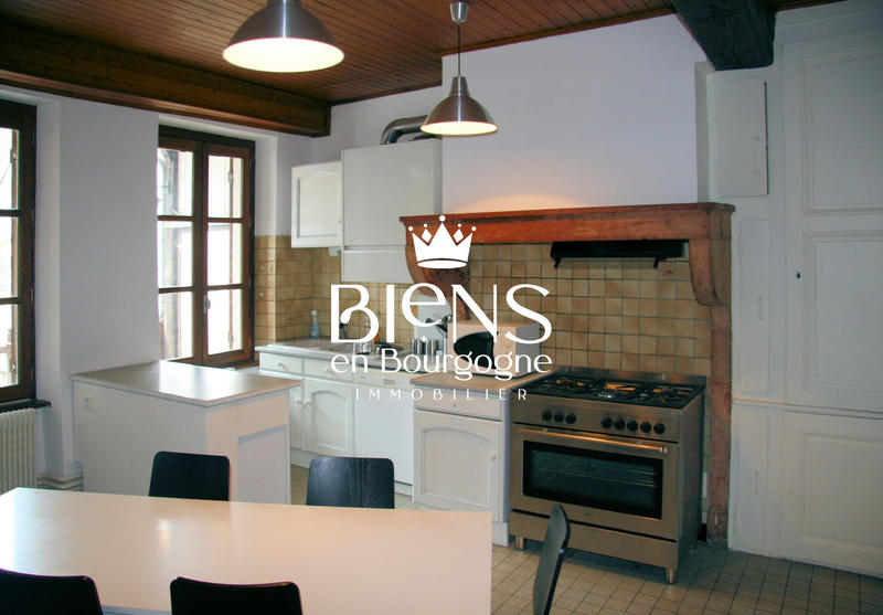 Maison ancienne - 181 m² - 7 pièces