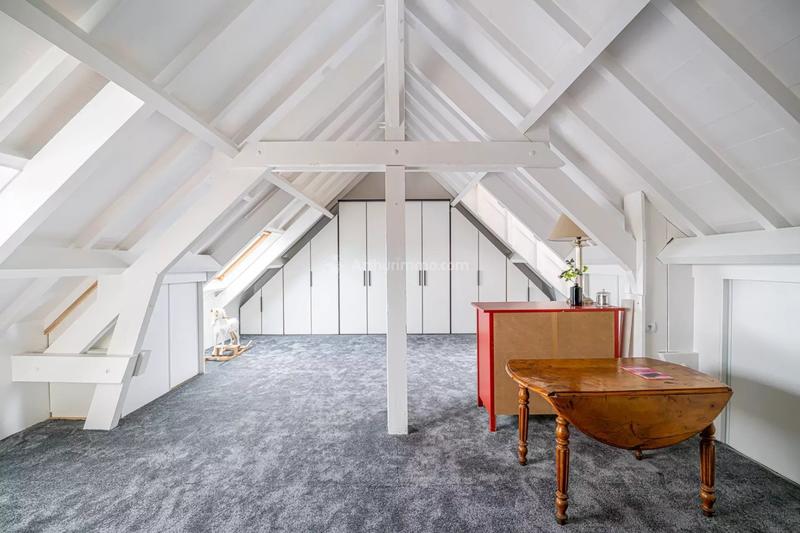 Maison - 214 m² - 10 pièces